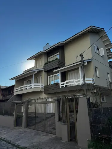 Imóvel para aluguel possui 338 metros quadrados com 3 quartos em Panazzolo - Caxias do Sul