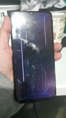 Vende-se celular com a tela com defeito