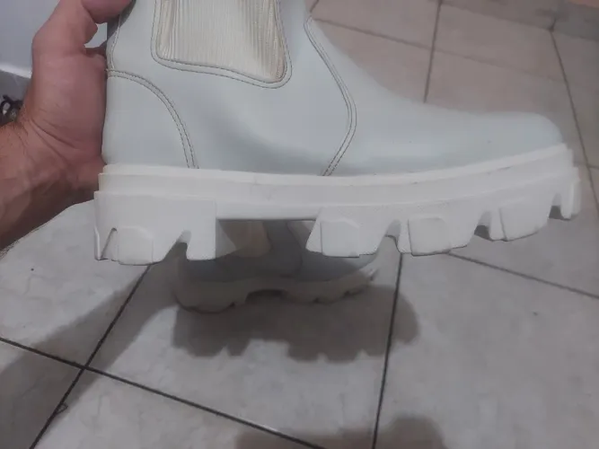 Bota tratorada branca