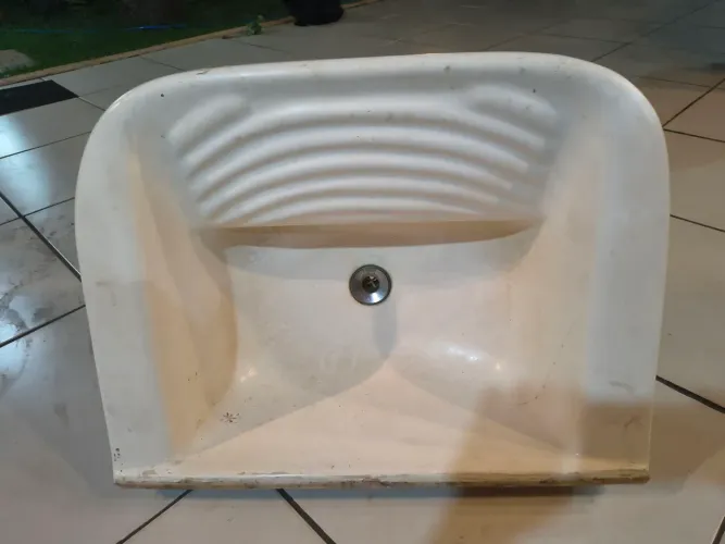 Tanque de Lavar Roupas em Louça - Usado