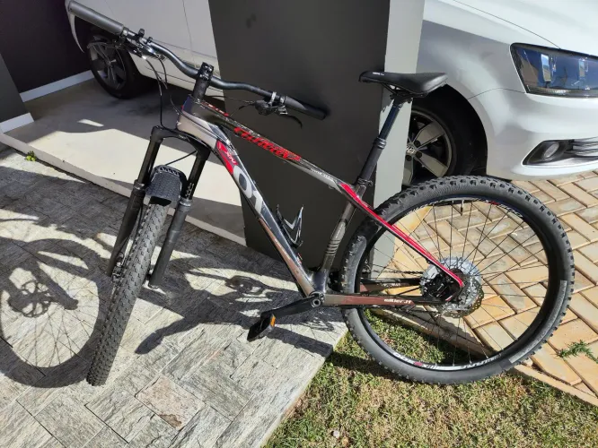 Bike CARBONO c/ SUSP.  ROCKSHOX 150mm