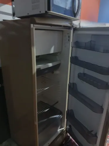 Geladeira bem conservasa