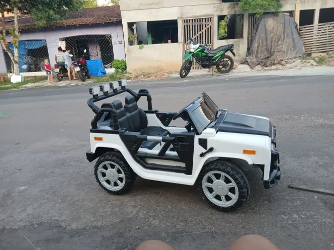 Carro elétrico brinquedo