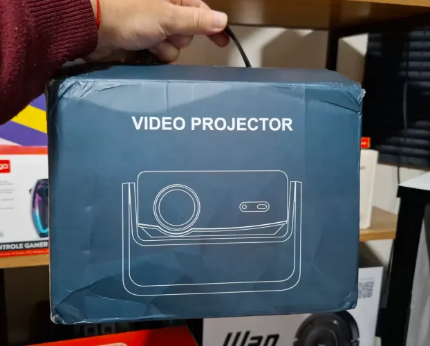 Projetor Salange P90 Android Wi-Fi Smart Home Cinema Foco Eletrônico BT4.2 8000 LUMENS .