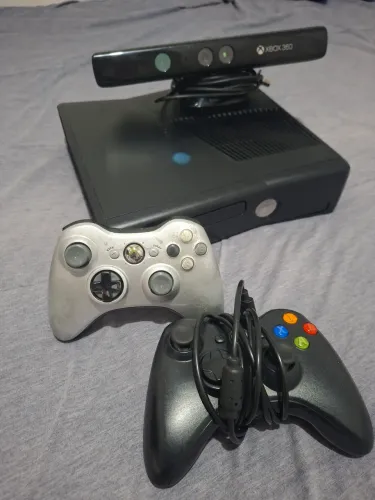Xbox 360 + 37 jogos