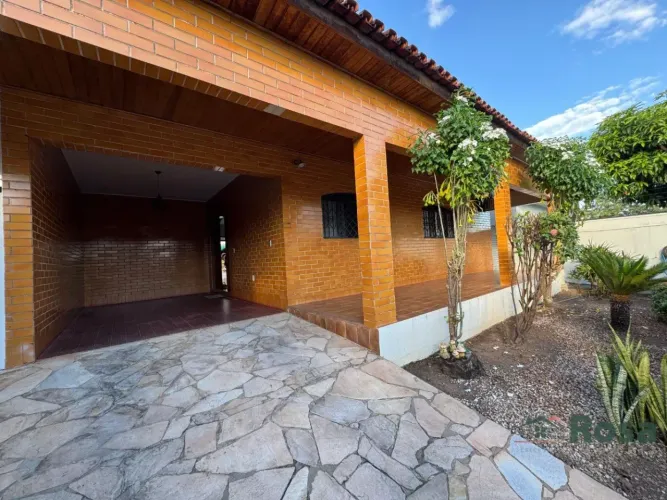 Casa em rua fechada com segurança com excelente potencial para comercial/residencial no Ja