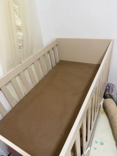 Berço e colchão impermeável 
