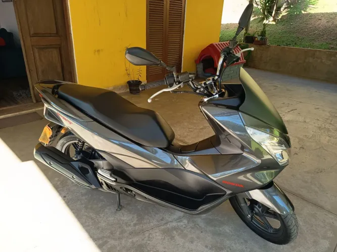 Honda PCX 2017 excelente estado, baixa quilometragem.