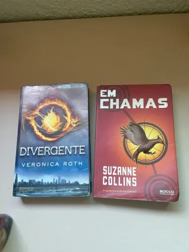 Livros a venda - 30 reais os 2 juntos ou