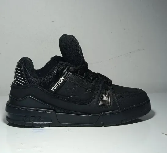 Tênis preto oversized estilo Louis Vuitton - Moderno e confortável