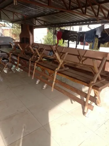 Vende-se mesas acompanha dois bancos cada mesas