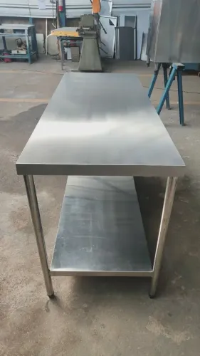 Mesa em Aço Inox (Sob Medida) Fabricante em Goiania-GO. Faça seu orçamento. Valor Fictício