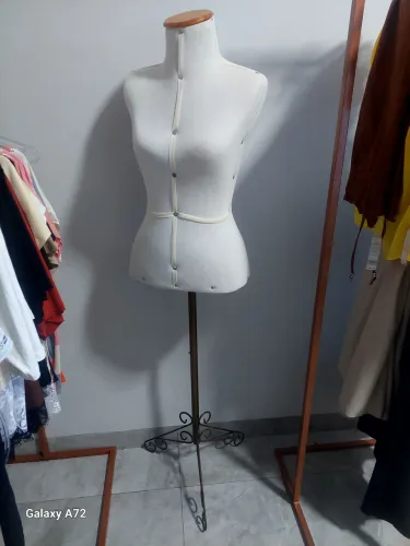 VENDE SE MOVEIS DE LOJA DE ROUPAS