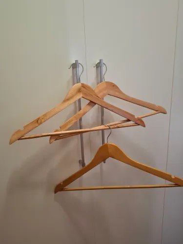Cabides em Madeira