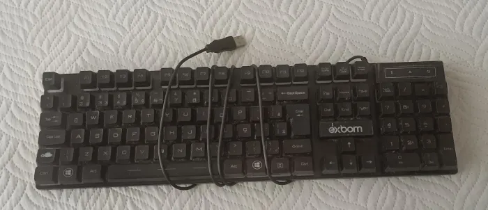 Teclado Gamer Exbom USB - Preto (Semi-novo / Ótimo Estado)