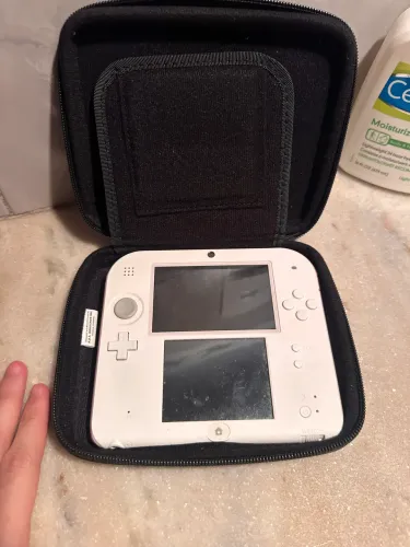 Nintendo 2DS com 3 jogos (sem carregador)
