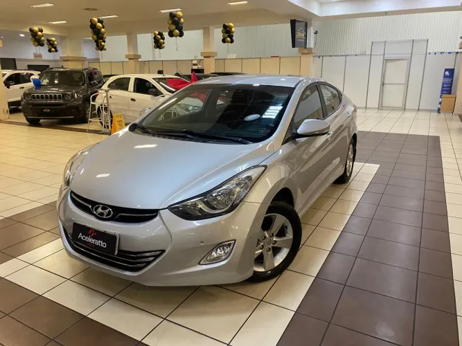 Hyundai Elantra GLS 1.8 16V Aut. 2013