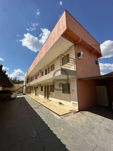 Kitnet com vaga de garagem para alugar no Jardim Bela Vista