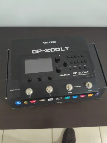 Pedaleira Valeton GP 200 lt