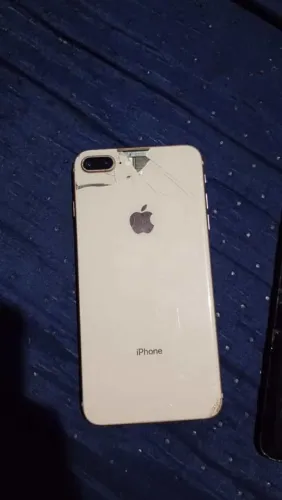 Troco iPhone 8 plus 256gb e o xiaomi a3 64gb leia a descrição