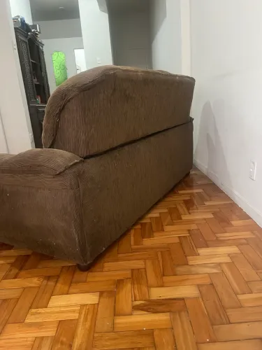 Sofá de três lugares 