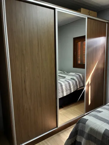 Roupeiro planejado 100% MDF - porta espelho