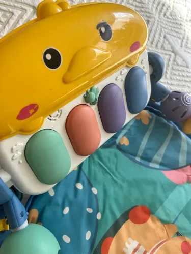 Tapete de atividades bebê piano