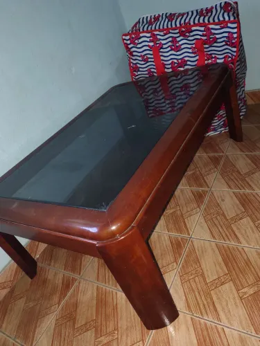 Mesa de Centro em Madeira Maciça com Tampo de Vidro Fumê