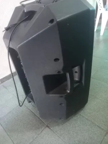 Caixa de som amplificada
