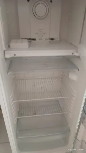 Geladeira semi nova 300 litros Frost Free consul