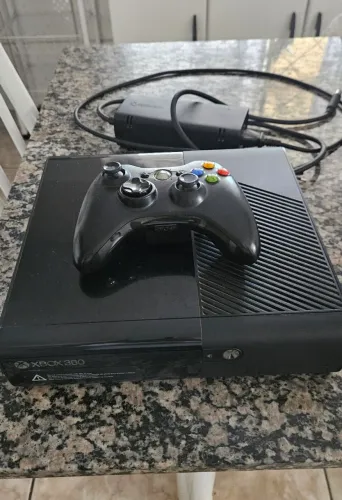 Xbox360 1controle, cabo HDMI+ jogo gta4