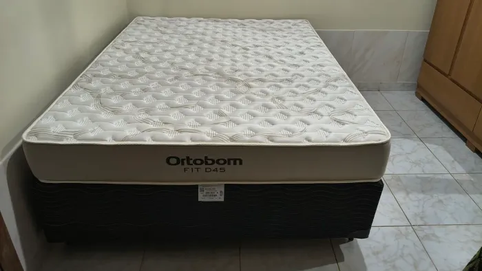 Vende-se cama box d casal
