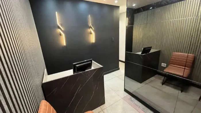 Sala Comercial Espaçosa e Sofisticada com 5 Ambientes no Centro de Sete Lagoas Pronta para