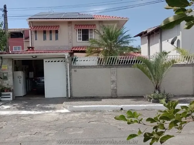 Arsenal Imóveis vende-Casa Duplex com Espaço Gourmet Completo e 2 Quartos e piscina.