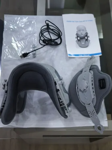 Dispositivo de Tração Cervical Ajustável com Compressa Quente