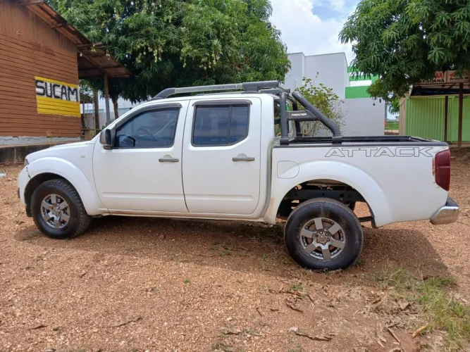 Nissan Frontier SV AT. CD 4X4 2.5 TB Dies. Aut. 2015