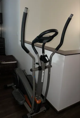Aparelho Elíptico E850 Sportop usado. Ideal para se manter ativo em casa!