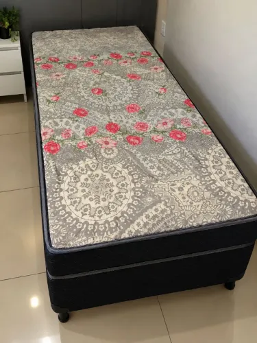 ? CAMA BOX DE SOLTEIRO À VENDA