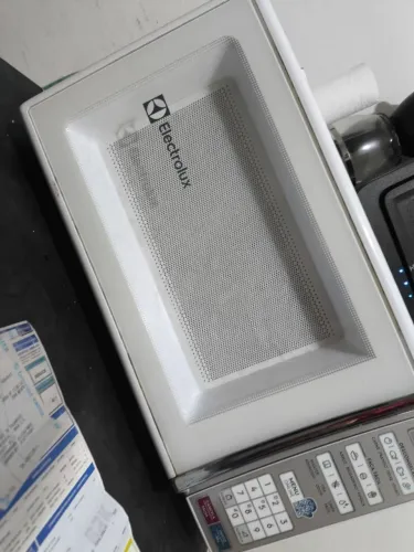 Microondas Eletrolux usado poucas vezes