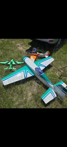 Aeromodelo extra 330L giant para exposição. Leia descrição 