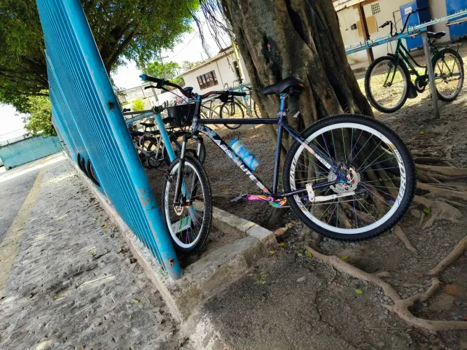 Bike Absolut tamanho 21 aro 29 toda no camaleão K7