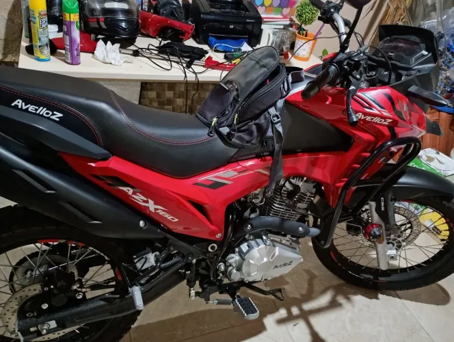 Vendo moto avelloz 2025