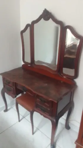 Penteadeira Antiga em Madeira