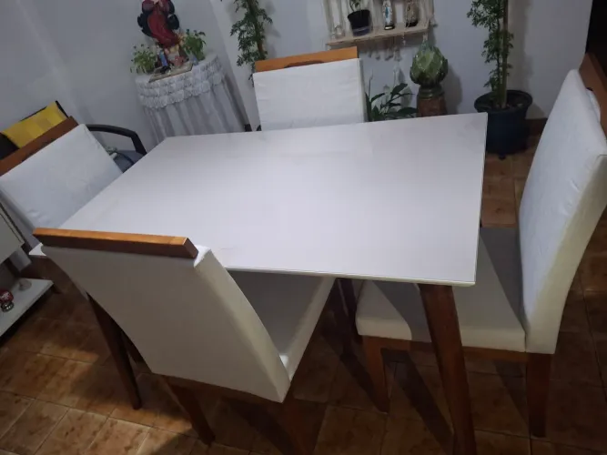 Mesa c/ cadeiras