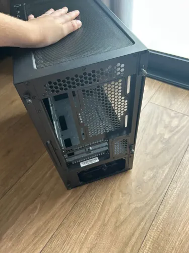 Gabinete Cooler Master Silencioso