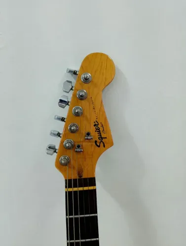 Guitarra Fender Squier