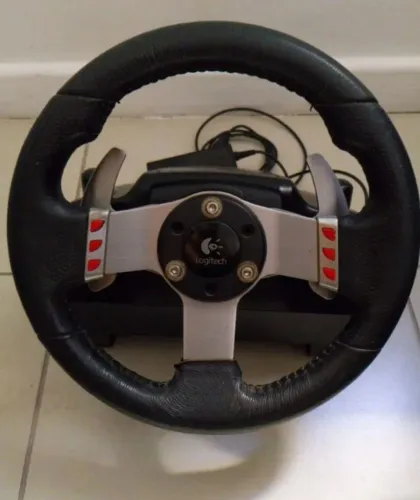 Volante e pedal para computador 