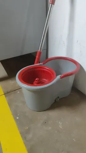 Mop Giratório WAP 14L - NOVO, Nunca Usado! (Com 40% de Desconto)