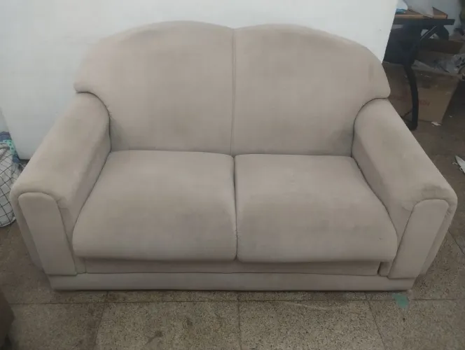 Sofá dois lugares bege