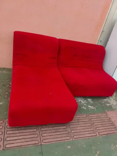 SOFÁ VERMELHO ? bem conservada marcas de uso ?Entrego e passo cartão